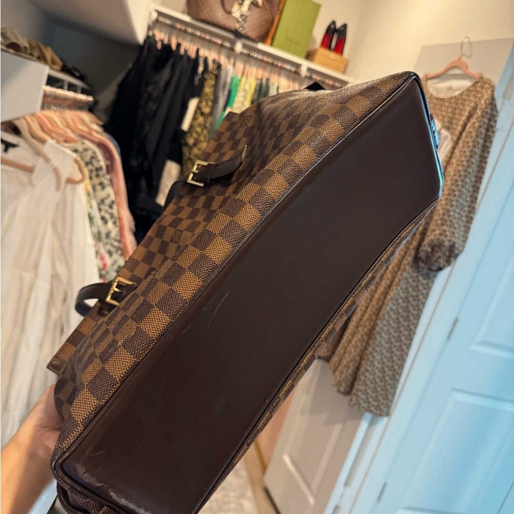 Louis Vuitton Chelsea Leather Handbag - Picture 4 of 6